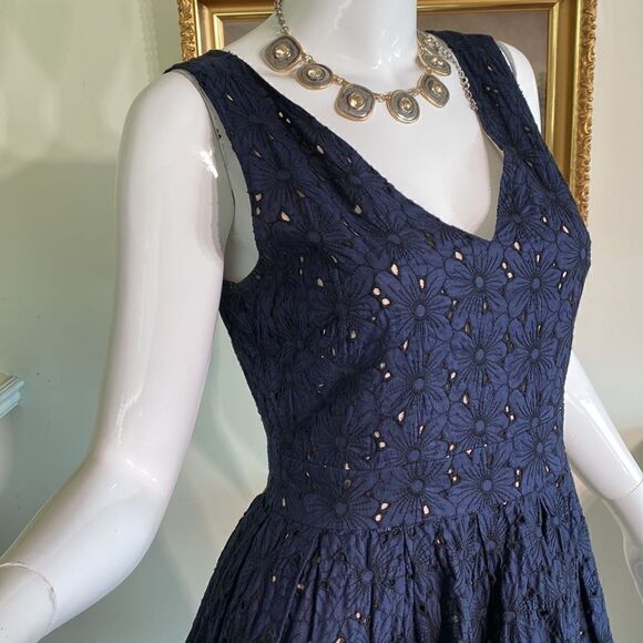 Karl Lagerfeld Navy Blue Cotton Eyelet Sleeveless V-Neck Summer Mini Dress - Picture 9 of 16